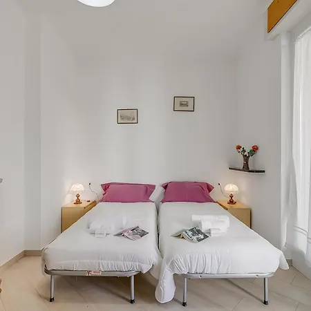 Casa Adelina, Center With Private Garden - Happy Apartament Stresa