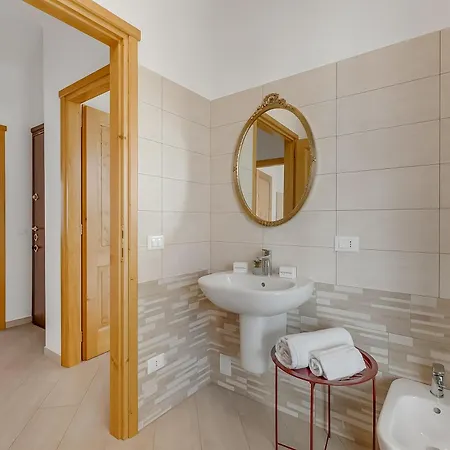 Casa Adelina, Center Apartment With Private Garden - Happy Rentals شقة