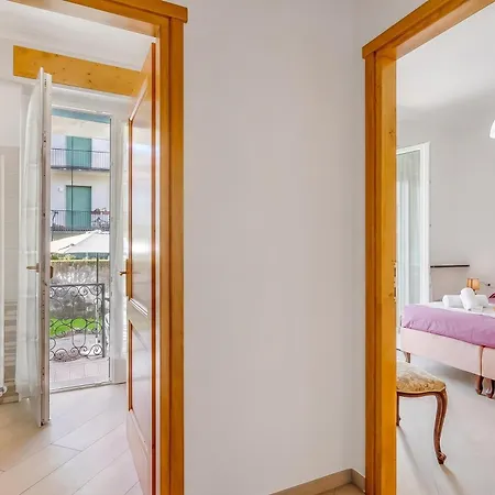 Casa Adelina, Center Apartment With Private Garden - Happy Rentals ستريزا